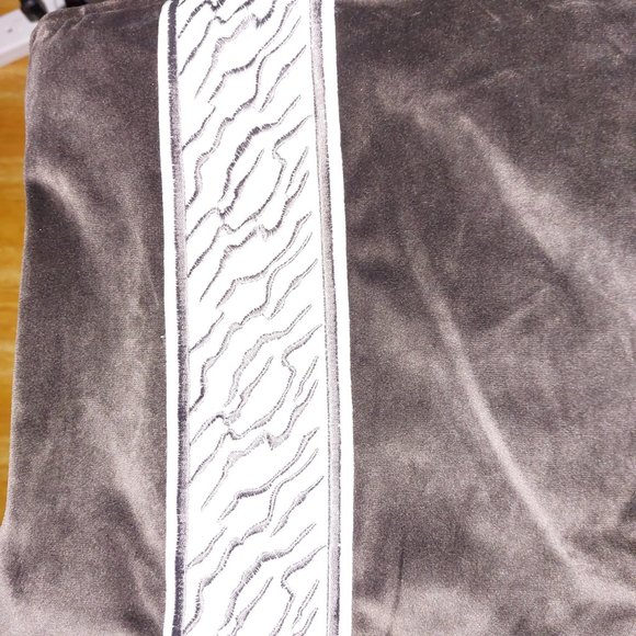 Decorative Pillow COVERS BUNDLE Nice Details Soft Materials SET of 3 - Picture 8 of 14